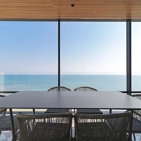 Liv Mackenzie Adults Only アパートホテル