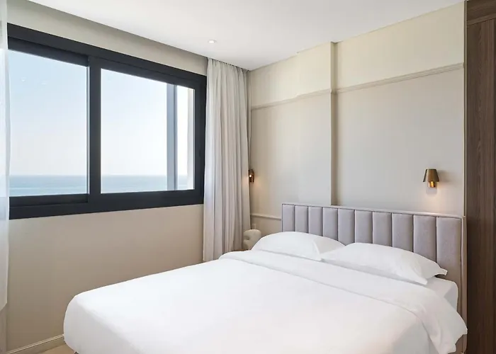 Liv Mackenzie Adults Only Apart-hotel Larnaca