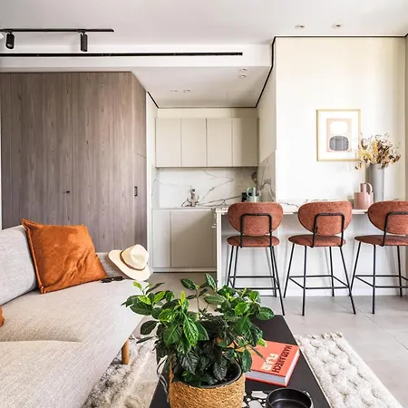 Liv Mackenzie Adults Only Apartmanhotel Lárnaka