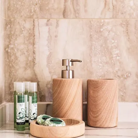 Liv Mackenzie Adults Only Apartmanhotel 4*