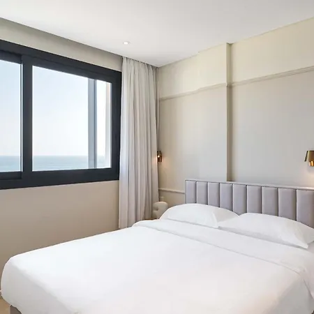 Liv Mackenzie Adults Only Apartmanhotel Lárnaka