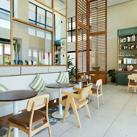 Liv Mackenzie Adults Only Hotel apartamentowy *