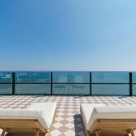 Lägenhetshotell Liv Mackenzie (adults Only) 4*