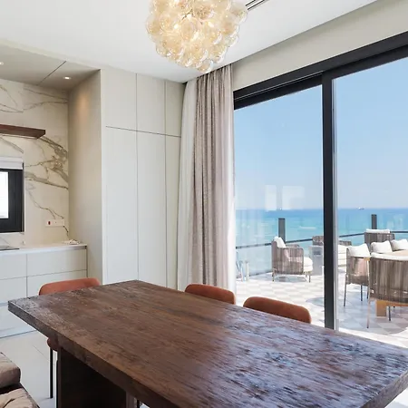 Hotel apartamentowy Liv Mackenzie Adults Only Larnaca