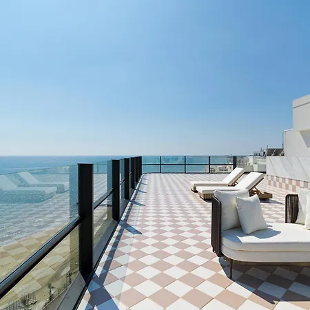 Liv Mackenzie Adults Only Hotel apartamentowy Larnaca