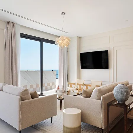 Liv Mackenzie Adults Only Lárnaka