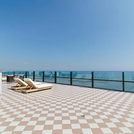 Hotel apartamentowy Liv Mackenzie Adults Only Larnaca