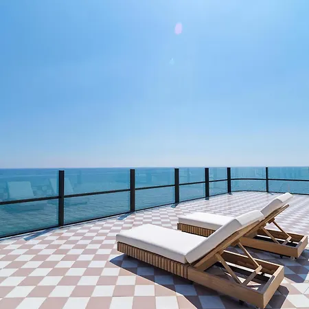 Liv Mackenzie Adults Only Lárnaka