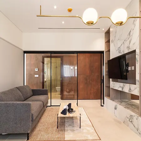 Liv Mackenzie Adults Only Apartmanhotel Lárnaka