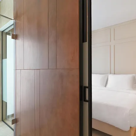 Liv Mackenzie Adults Only Lárnaka