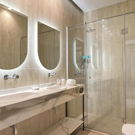 Liv Mackenzie Adults Only Apartmanhotel