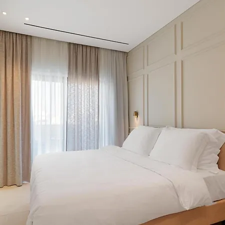 Liv Mackenzie Adults Only Hotel apartamentowy Larnaca