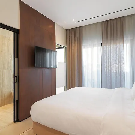 Liv Mackenzie Adults Only Apartmanhotel