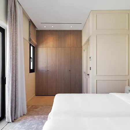 Liv Mackenzie Adults Only Lárnaka