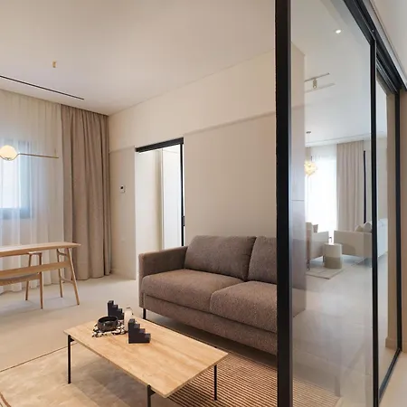 Liv Mackenzie Adults Only Apartmanhotel Lárnaka