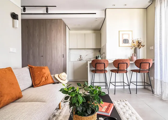 Liv Mackenzie Adults Only Lägenhetshotell Larnaca