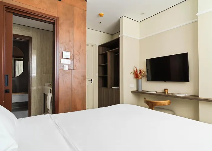 Liv Mackenzie Adults Only 4* Larnaca