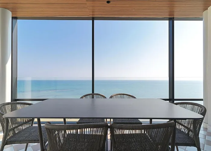 Liv Mackenzie Adults Only アパートホテル