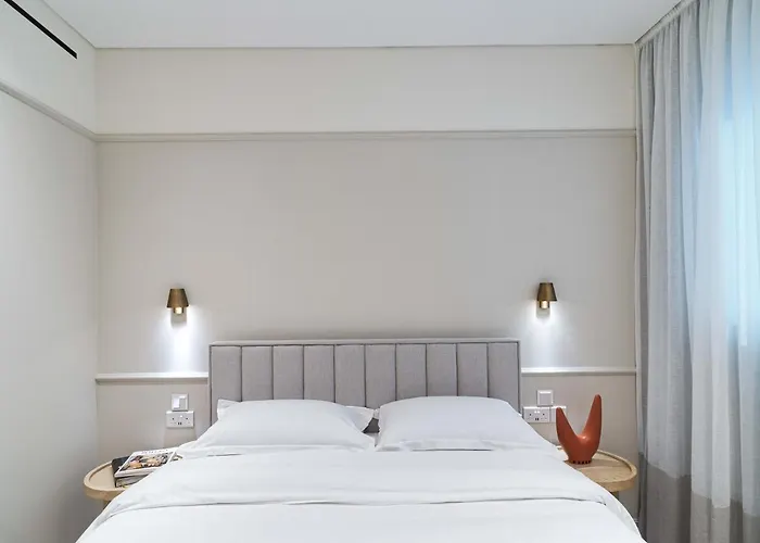 Liv Mackenzie Adults Only ラルナカ