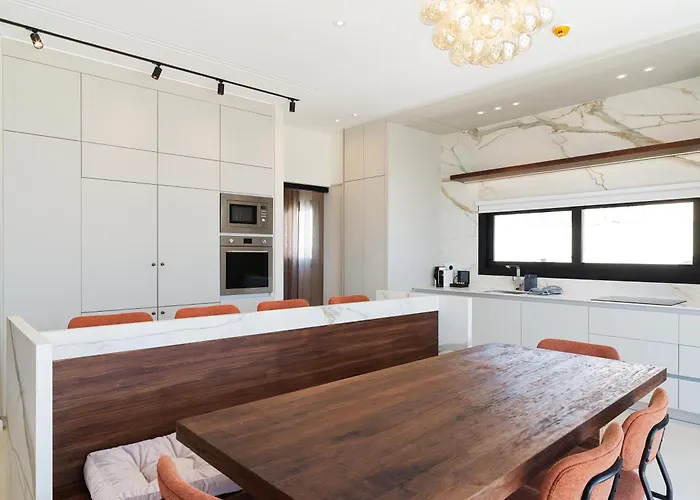 Liv Mackenzie Adults Only 4* ラルナカ