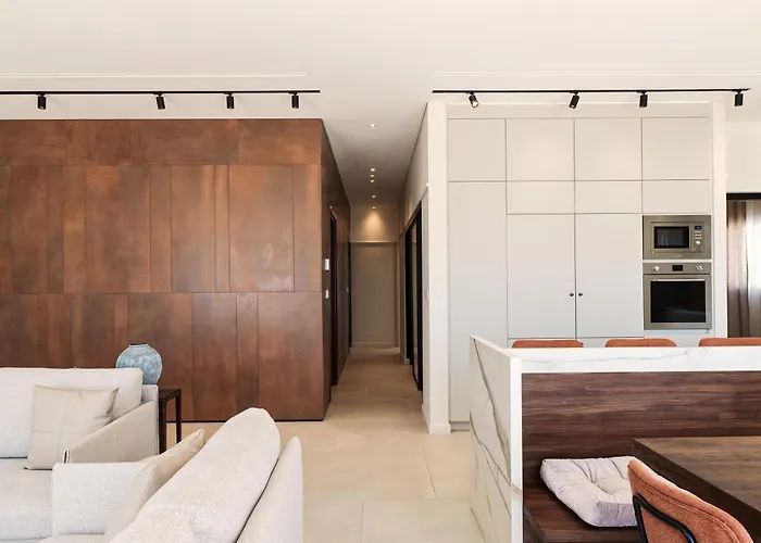 Liv Mackenzie Adults Only ラルナカ