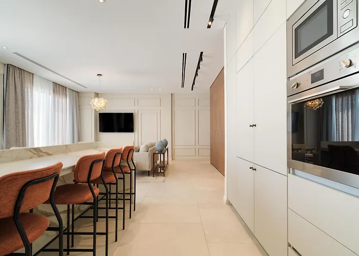 Liv Mackenzie Adults Only 4* ラルナカ