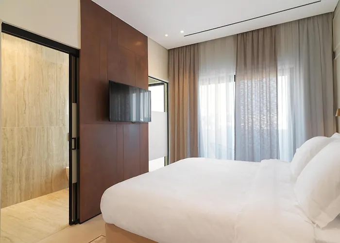 Liv Mackenzie Adults Only アパートホテル